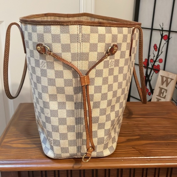 Luis Vuitton Damier Azur MM Neverfull Tote - Picture 4 of 17